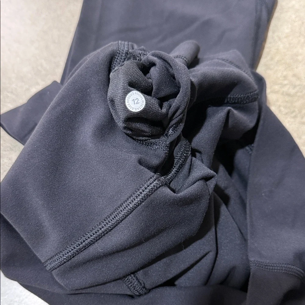 RARE!! Lululemon Athletica Black Leggings with White Island Design - Picture 4 of 5